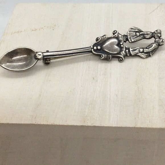 Sterling Silver Heart Dutch Couple Spoon Brooch - Picture 1 of 14